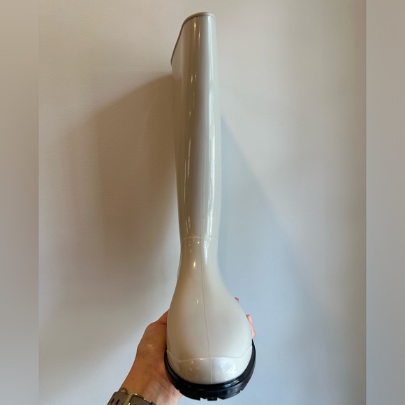 Burberry Equestrian Knight Rainboot in Trench. Euro 38 UK 5 - Picture 13 of 14